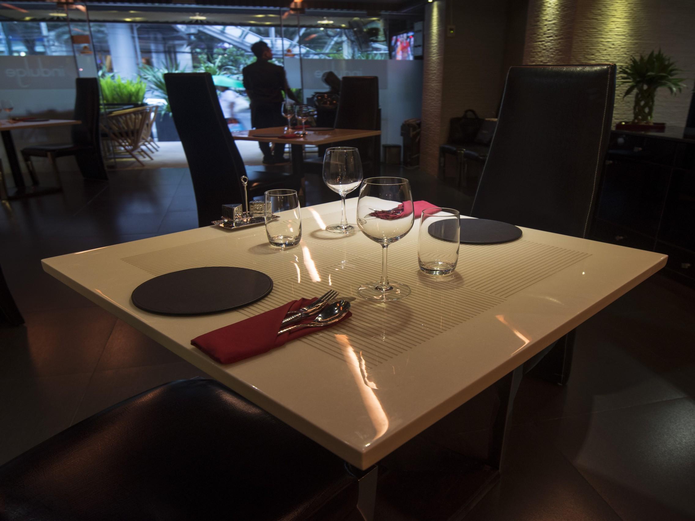 Sukhumvit Suites Hotel Bangkok Luaran gambar